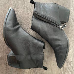 SHOES Black Booties / Heeled / Pointed Toe / Zip-up